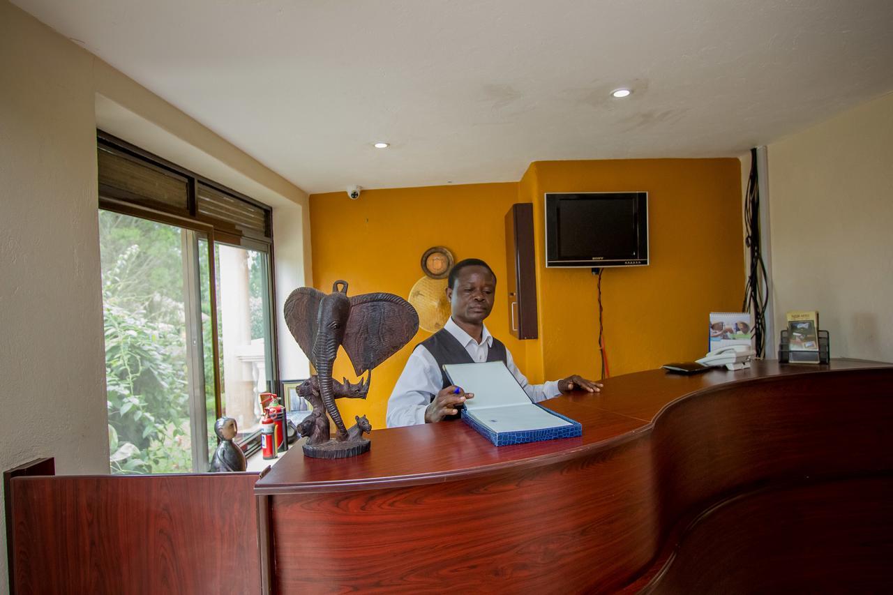 Tuzza Hotel Bushenyi Esterno foto